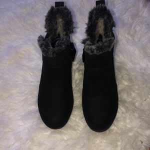 New size 8 khombu ankle boots